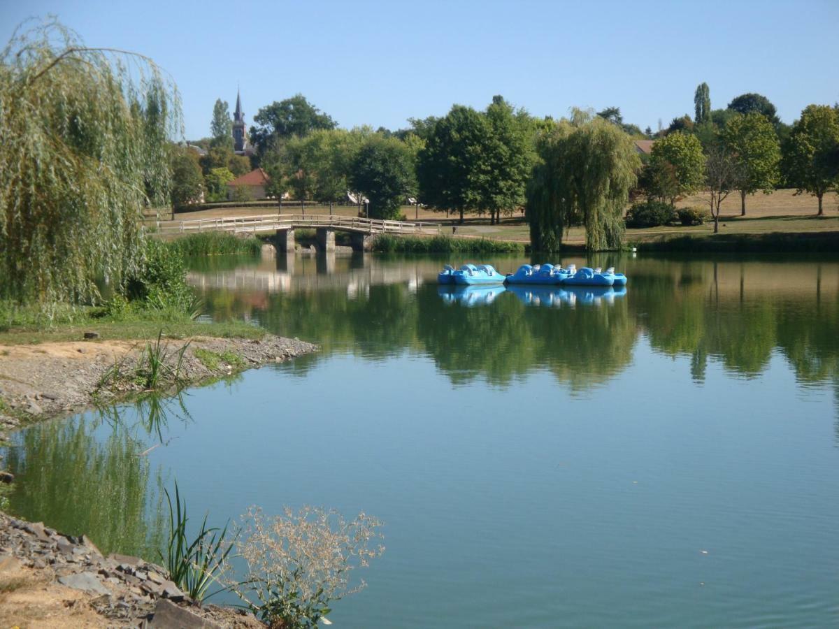 Studios Etape Du Lac Бурбон-Ланси Экстерьер фото