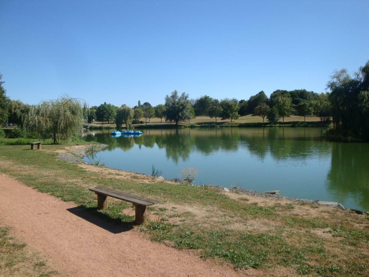 Studios Etape Du Lac Бурбон-Ланси Экстерьер фото