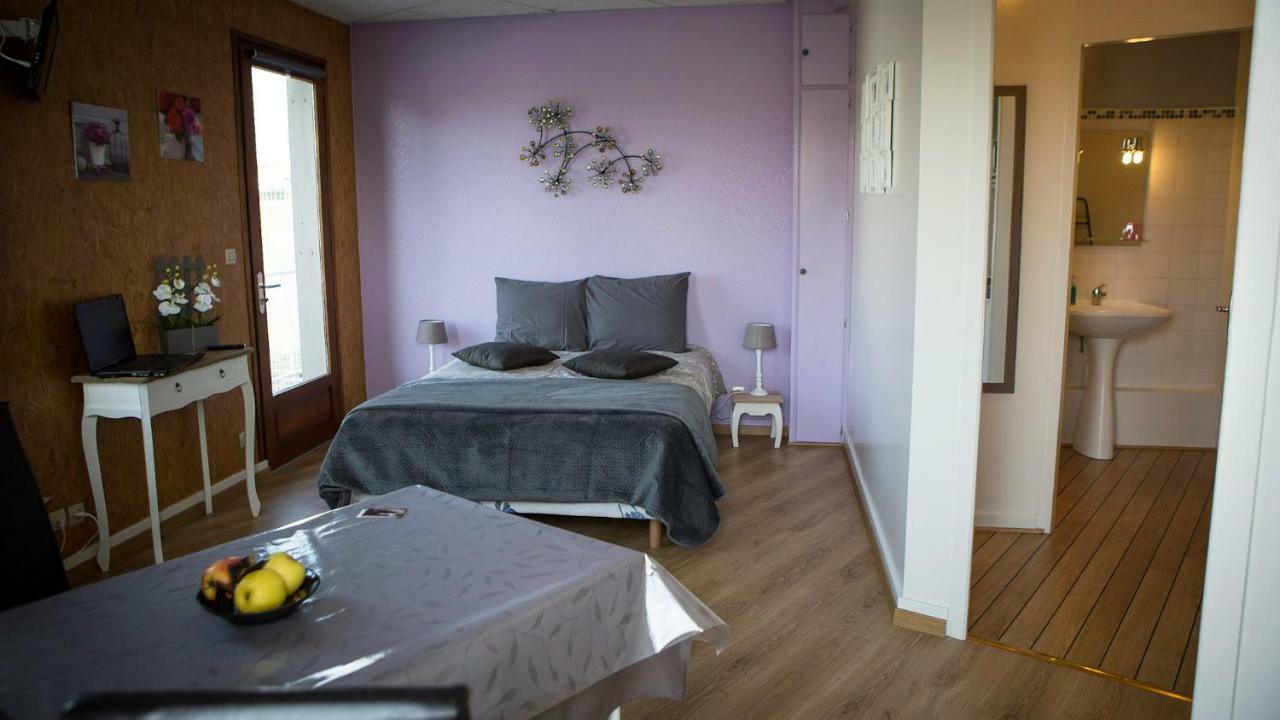 Studios Etape Du Lac Бурбон-Ланси Экстерьер фото